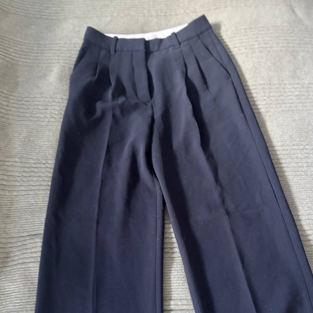 Aritzia Effortless Pant - Size 4 Never Worn